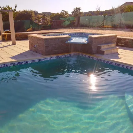 ヴィラ 4 Bedrooms Villa With City View Private Pool And Enclosed Garden At Macedo De Cavaleiros マセド・デ・カヴァレイロス